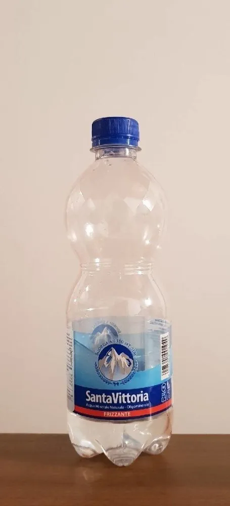 Aqua minerale naturale santaVittoria