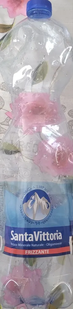 Acqua minerale naturale frizzante