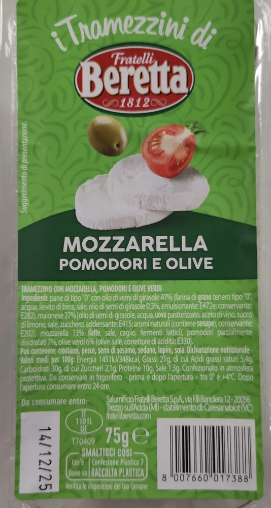 Tramezzino mozzarella pomodori e olive