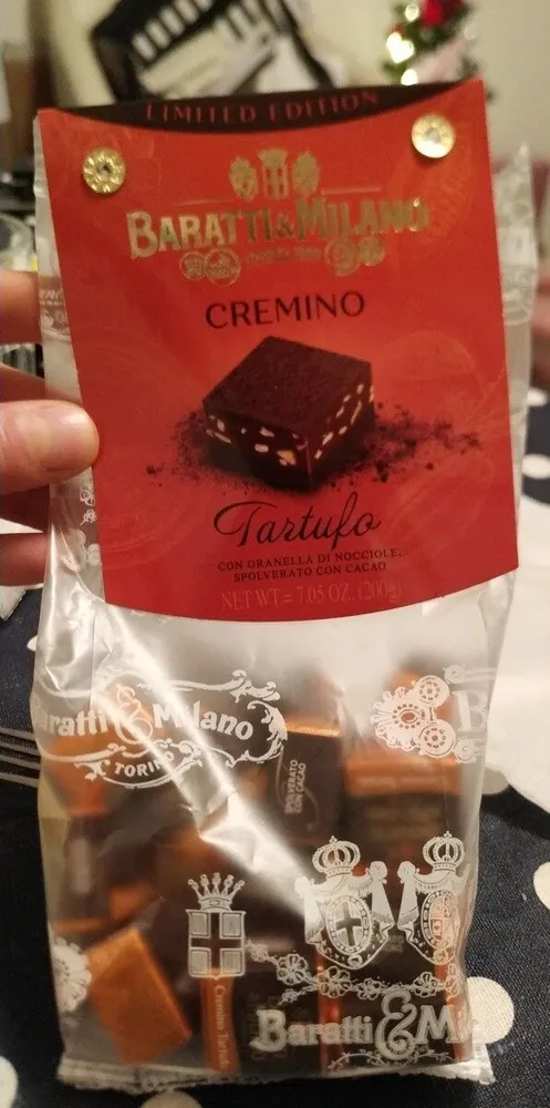Cremino Tartufo con granella di nocciole spolverato con cacao
