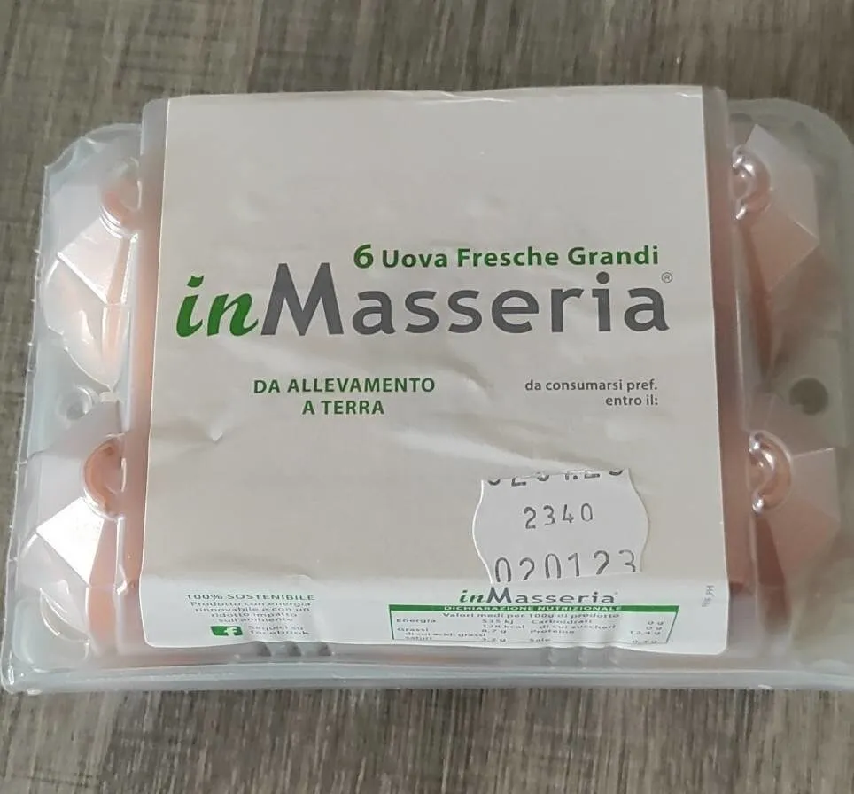 Uova fresche grandi