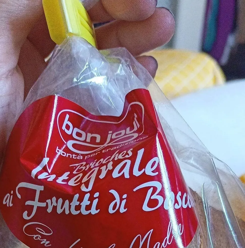 Brioches integrale ai frutti di bosco con lievito madre