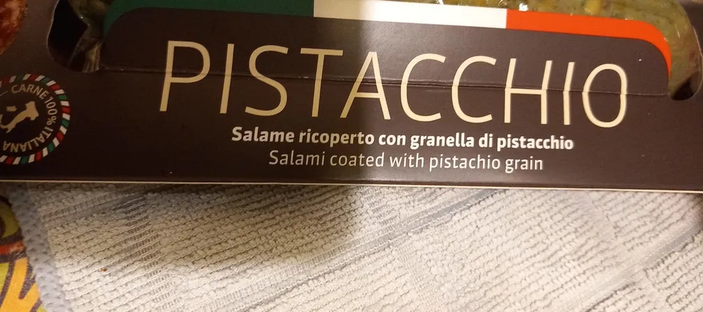 Salame con granella di pistacchio