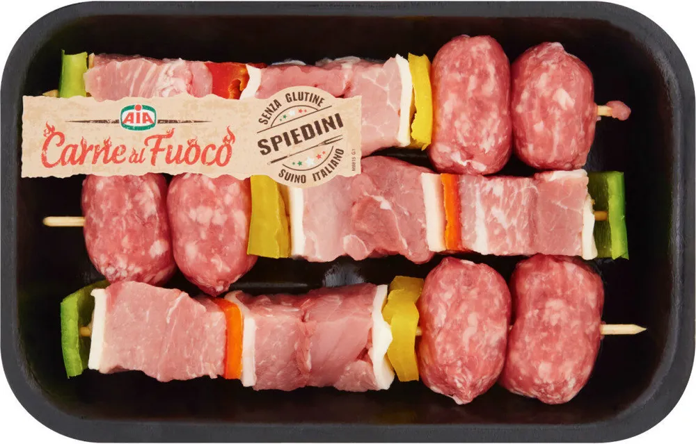 Carne al fuoco spiedino rustico di suino