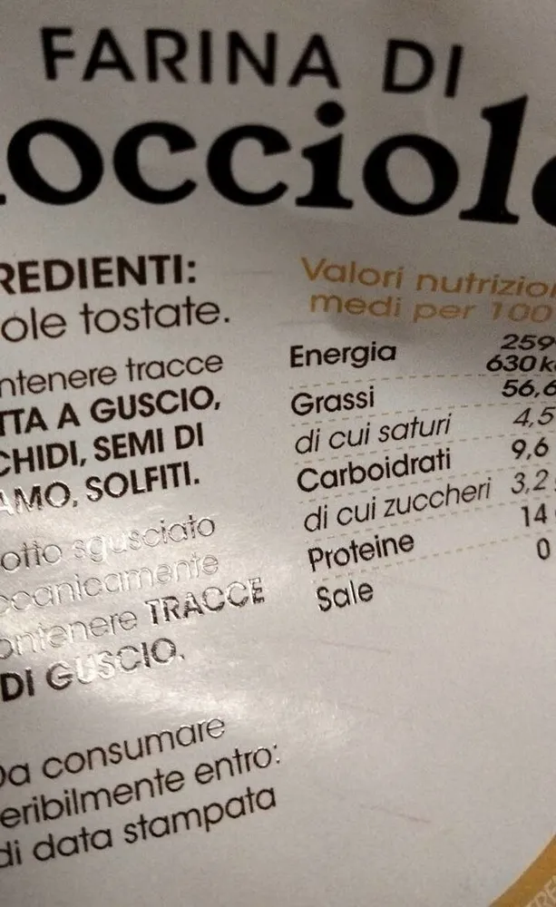Farina di nocciole