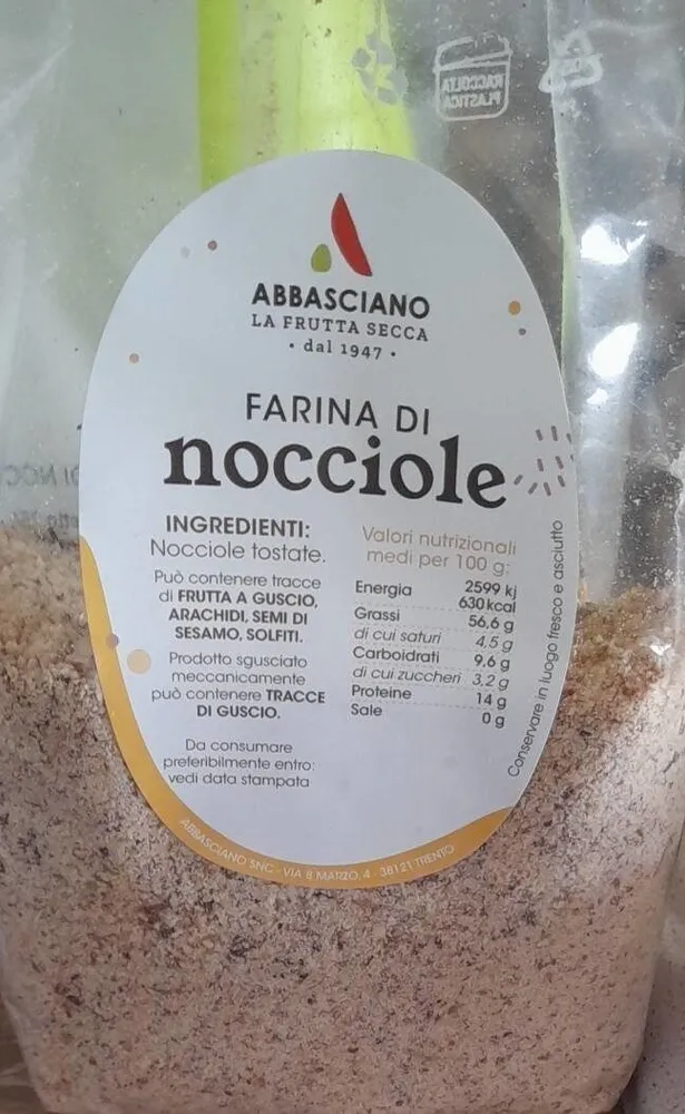 Farina di nocciole
