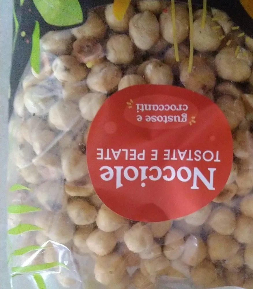 Nocciole tostate e pelate