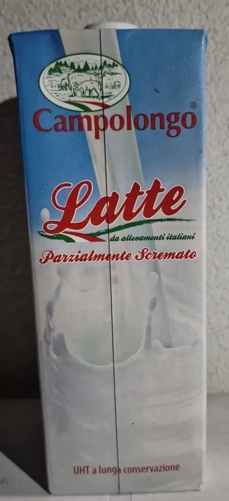 Latte UHT parzialmente scremato