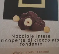 Nocciole intere ricoperte di cioccolato fondente
