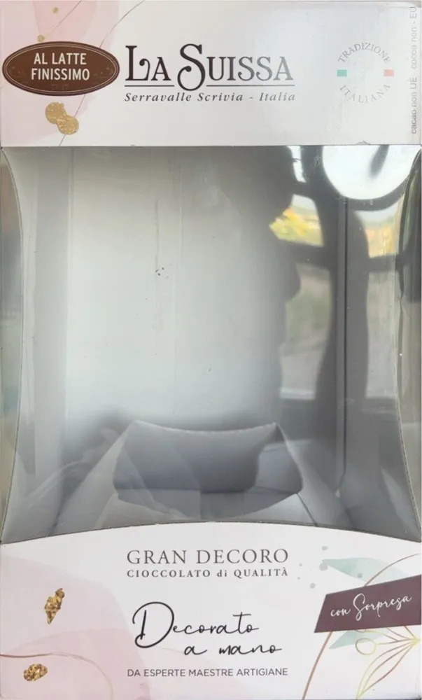 Uovo di cioccolato al late decorato con zucchero