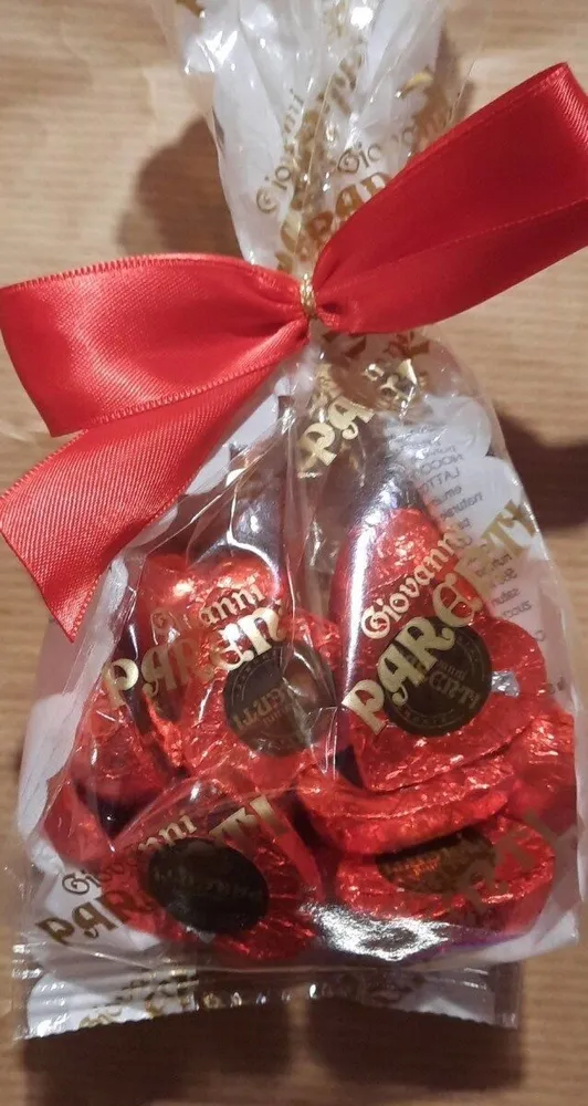 Milk chocolate prailines will Gianduia filling