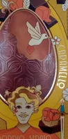 Uovo doppio strato latte e caramello