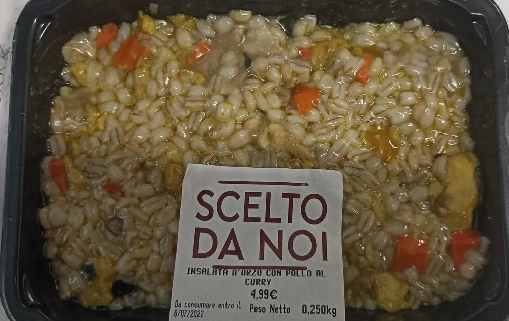Insalata di orzo con pollo al curry