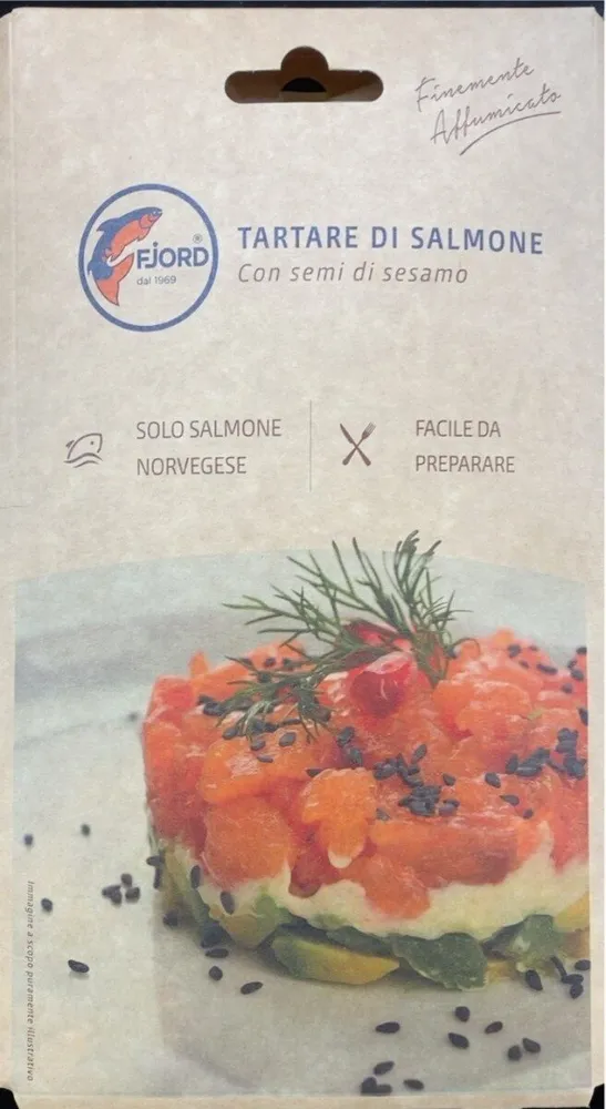 Tartare di salmone con semi di sesamo