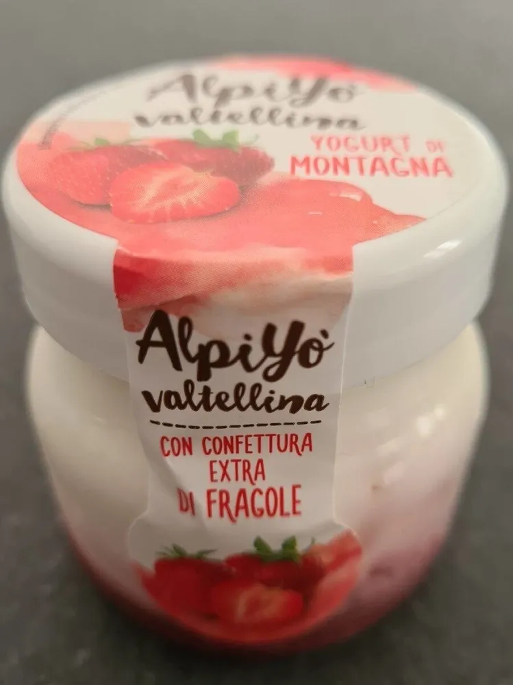 Yogurt di montagna con confettura extra di fragole