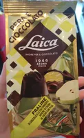 Praline di cioccolato extra fondente ripiene di crema al cacao con pera