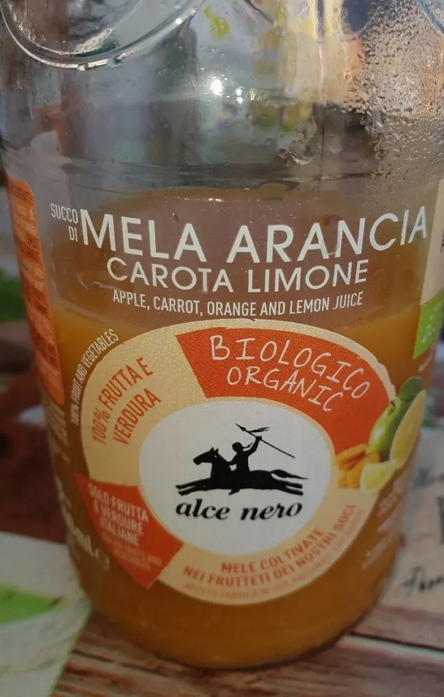 Succo di mela arancia carota lemone