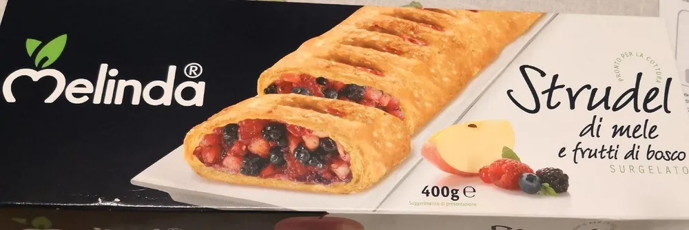 Strudel di mele e frutti di bosco