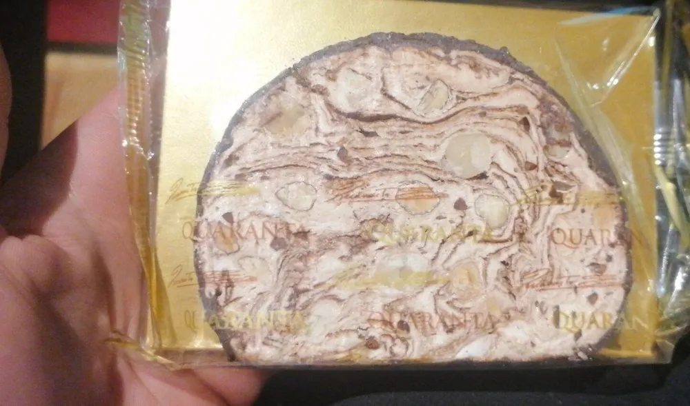 Torrone tenero con cioccolato fondente