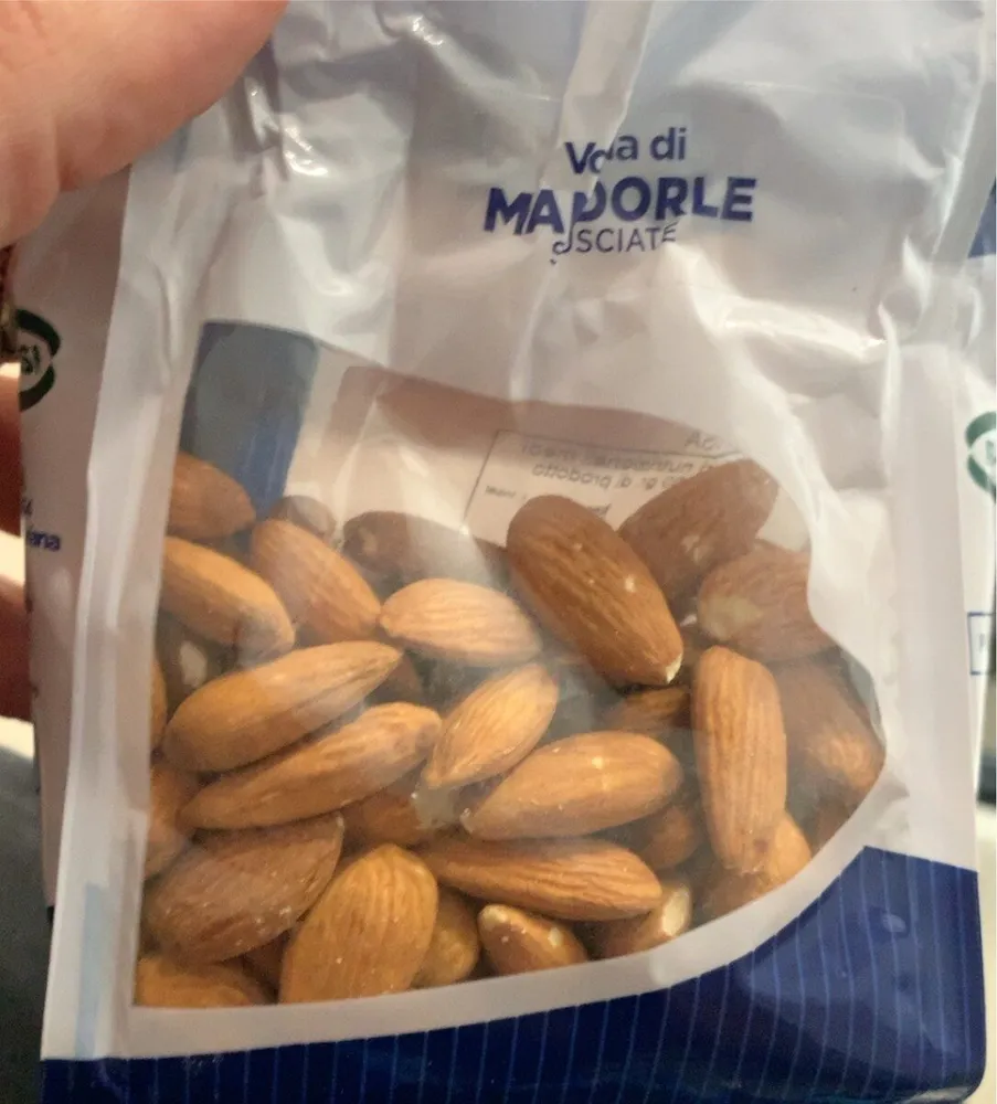 Voglia di mandorle sgusciate