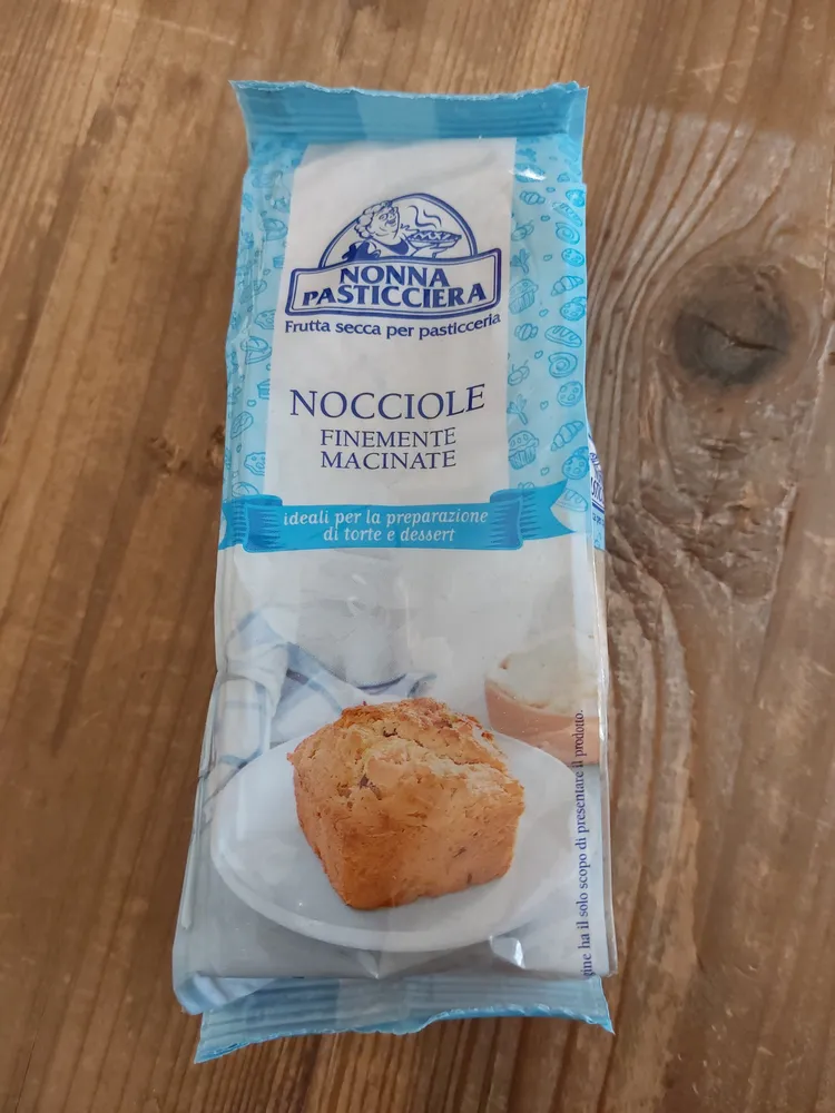 Nocciole finemente macinate