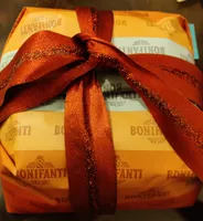 Panettone glassato alle nocciole e mandorle intere