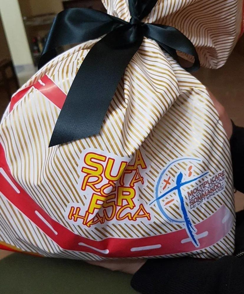 Panettone con pezzi di cioccolato e pera candita