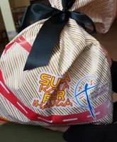 Panettone con pezzi di cioccolato e pera candita