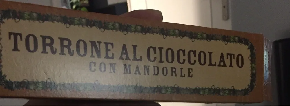 Torrone al cioccolato con mandorle