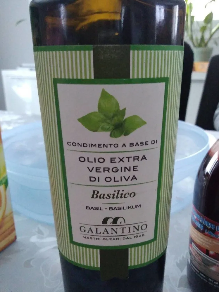 Olio extra Vergine di olive Basilico