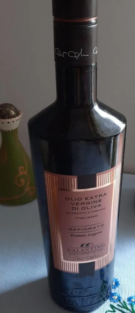 Olio extra vergine affiorano leggero