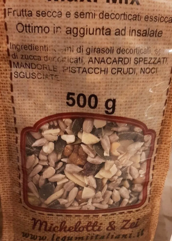 Frutta secca mista e semi decorricati essicati
