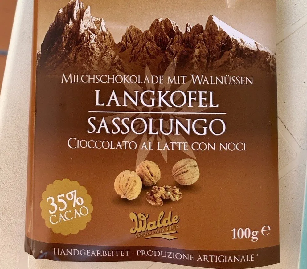 Cioccolato al latte con noci