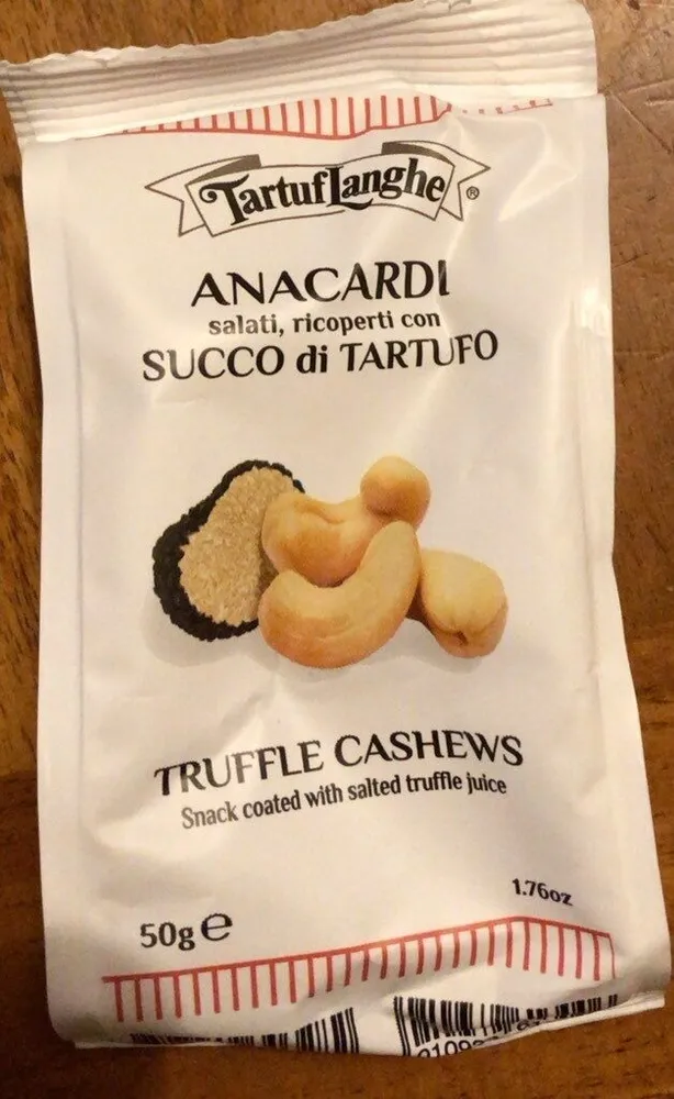 Anacardi salati ricoperti con succo di tartufo