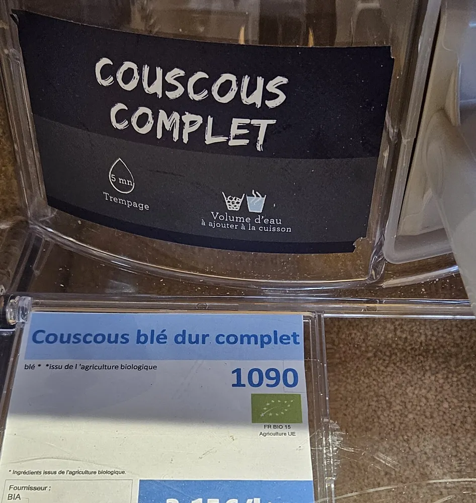 Couscous moyen de blé dur complet issu de l'agriculture biologique précuit et séché • Vrac