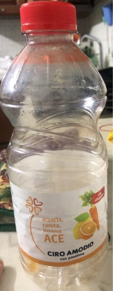 Bevanda analcolica a base di succo arancia carota e limone