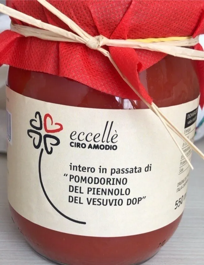 Eccellé passata di pomodorino del piennolo del vesuvio