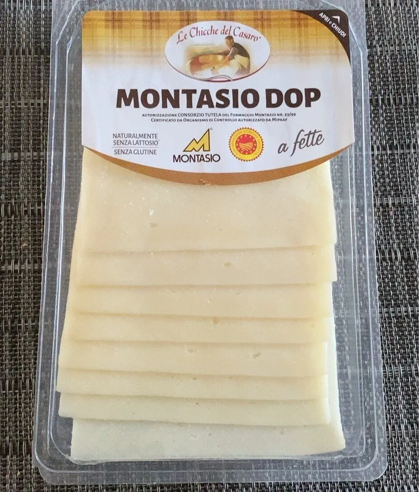 Montasio DOP a fette