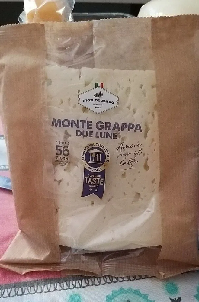 Formaggio Montegrappa due lune