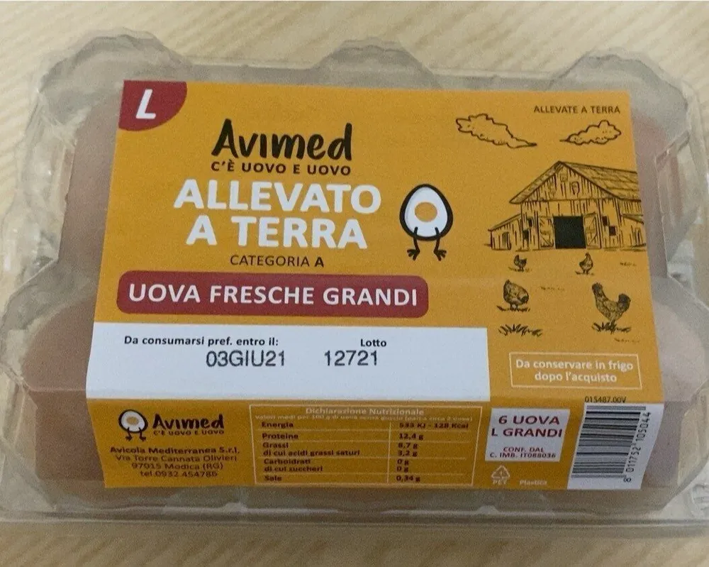 Uova fresche grandi