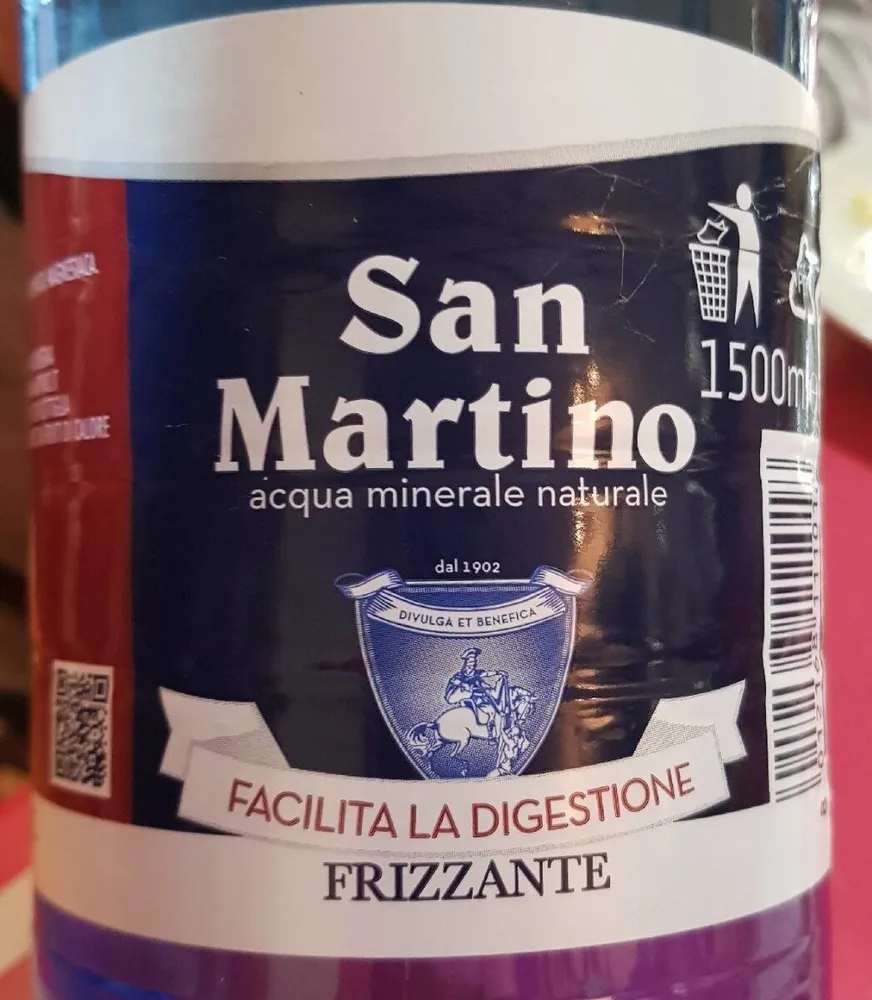 Acqua minerale naturale frizzante