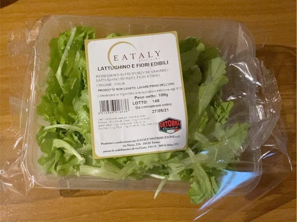 Lattughino e fiori edibili