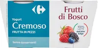 Yogurt cremoso frutta in pezzi frutti di bosco