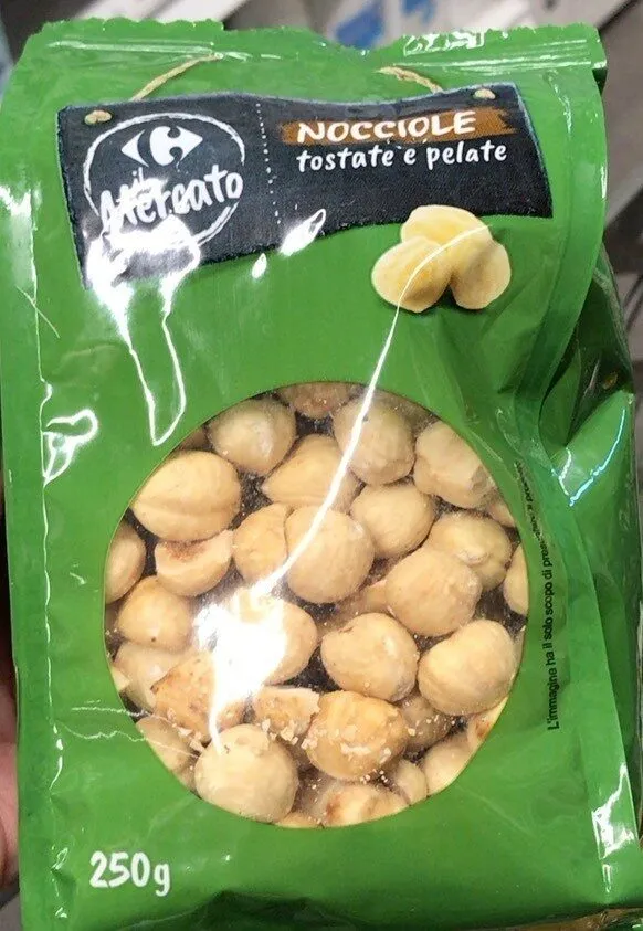 Nocciole tostate e pelate