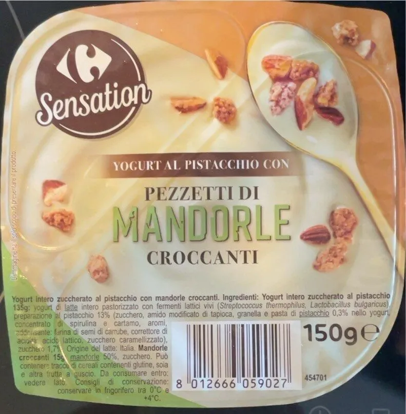 Yogurt al pistacchio con pezzetti di mandorle croccanti