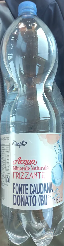 Acqua minerale naturale frizzante