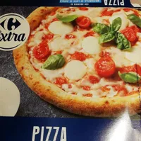 Pizza con aggiunta di mozzarella di latte di bufala