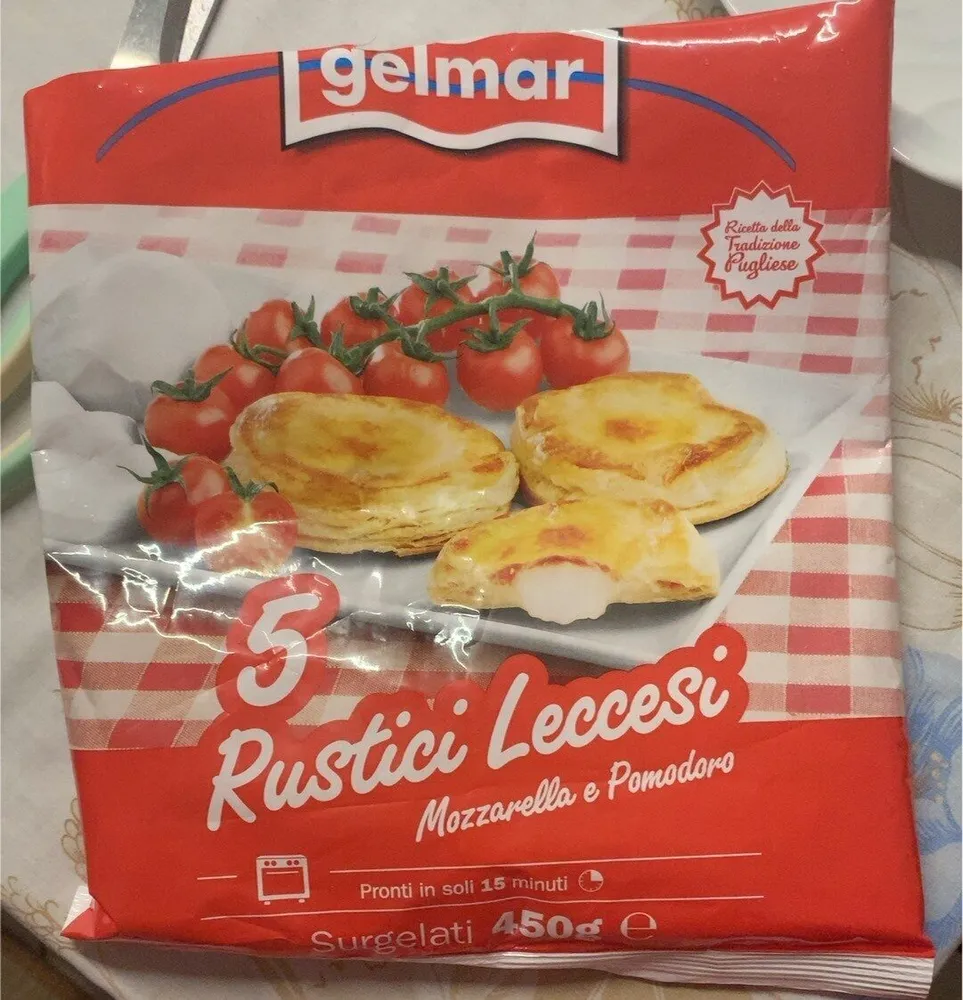Rustici leccesi mozzarella e pomodoro
