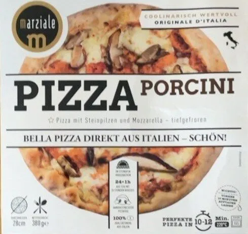 Pizza mit Steinpilzen und Mozzarella