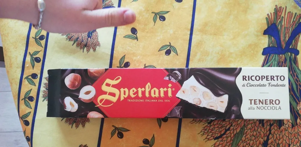 Tenero alla nocciola ricoperto di cioccolato fondente